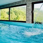Konukevi Lola's House 4*