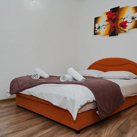 Konukevi Lola's House 4*