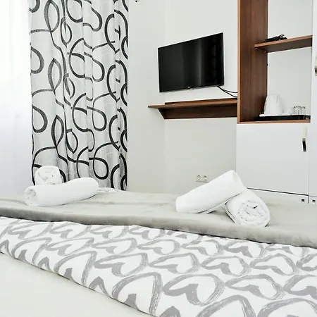 Lola's House Konukevi 4*