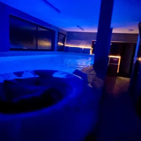 Konukevi Lola's House 4*