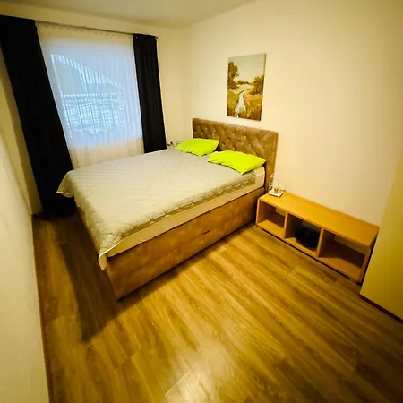 Lola's House 4* 亚伊采